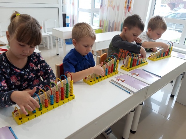 Детский центр "Знайка" (на Виталия Потылицына)
